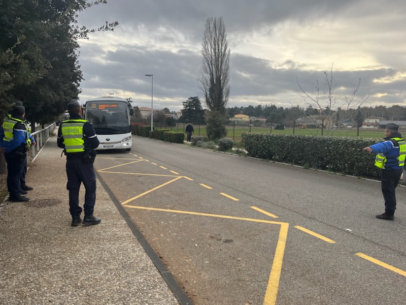 #NotreEngagementVotreSecurite L''EDSR83 a procédé à des contrôles de transports scolaires : ➡️ Port de la ceinture pour les enfants ➡️ Droit à conduire des conducteurs aucune infraction relevée. D'autres dispositifs de contrôle seront mis en œuvre tout au long de l'année.