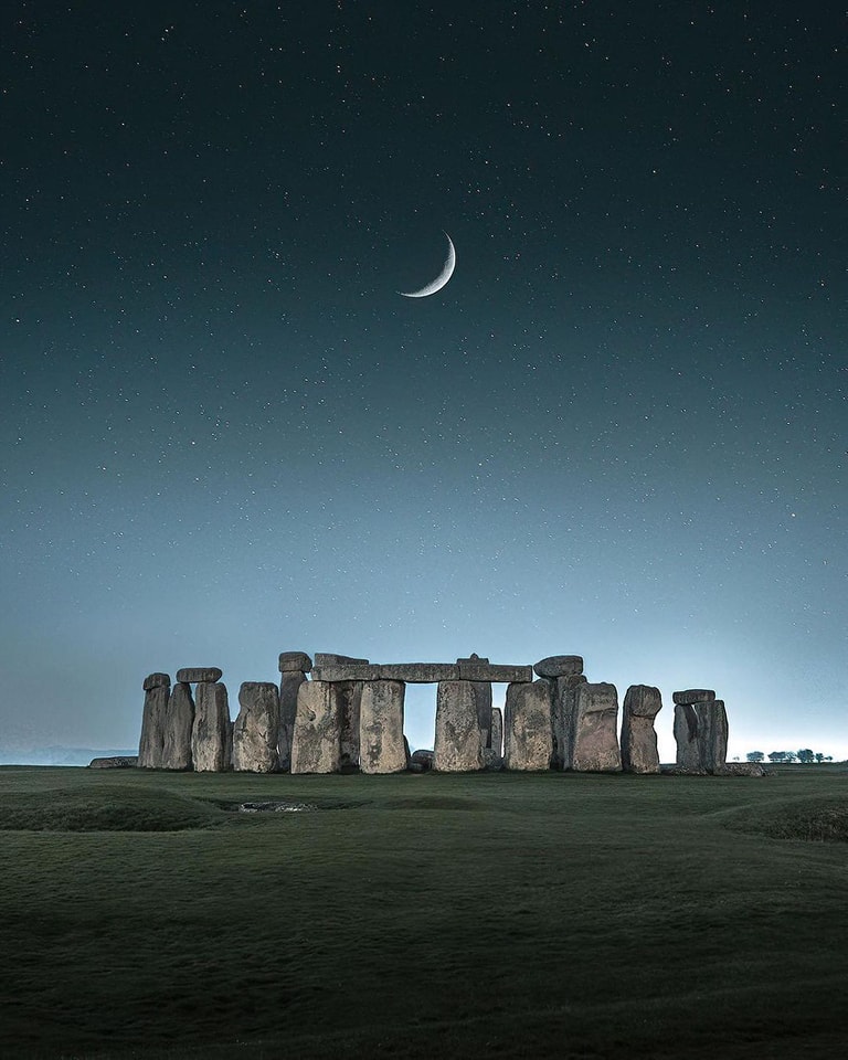 🌌✨ Stonehenge at night: A mystical silhouette beneath starlit skies. Have you witnessed the ancient wonders under the moon's glow? 🌙🏰 #StonehengeNights #AncientMysteries 🌟🇬🇧