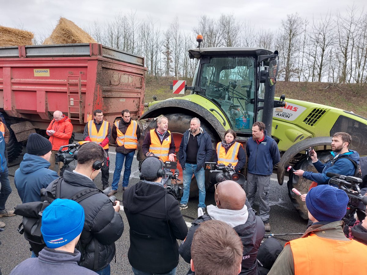 «Maintenant, on veut des actes !»
oise-agricole.fr/actualites/mai…
<a href="/DesrumauxRegis/">Régis Desrumaux</a> <a href="/GwenDsrmx/">Gwenaëlle Desrumaux</a> <a href="/JeunesAgri60/">JA Oise</a> <a href="/FDSEAOise/">Fdsea60</a>