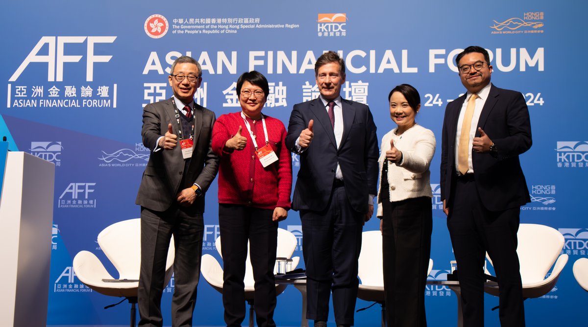 Thrilled to share the success of the #FSDC panel at the #AFF 2024! Dr King Au, our Executive Director, moderated the discussion with our esteemed speaker, exploring #milestones, #challenges and #opportunities in #RMB #internationalisation.