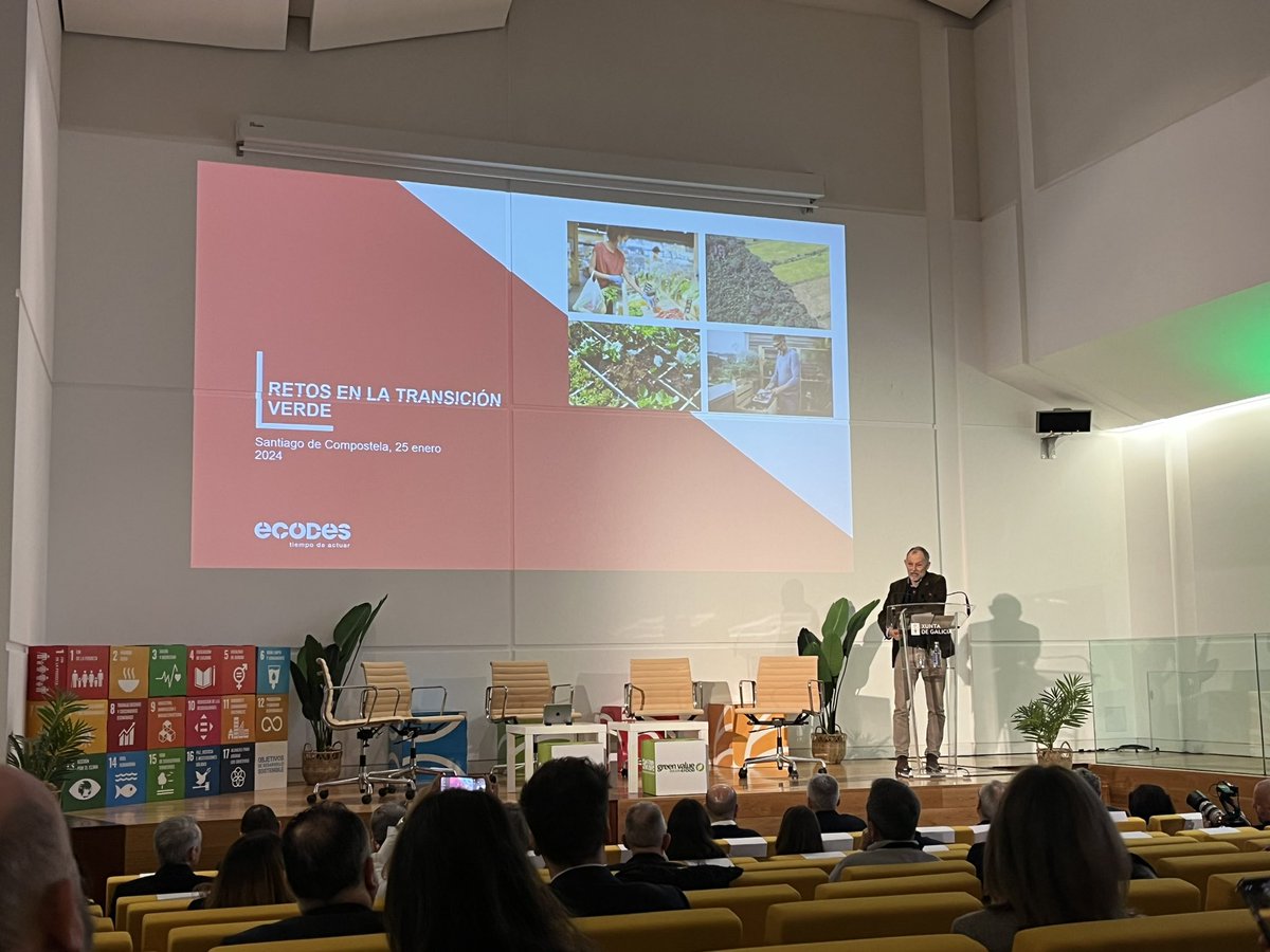 Hola! Desde la jornada de #sostenibilidad en la industria alimentaria de @clusaga , foro #greenvalue4food 
Primera ponencia con <a href="/vinuales81/">Victor Viñuales</a> en representación de <a href="/ecodes/">ECODES</a>