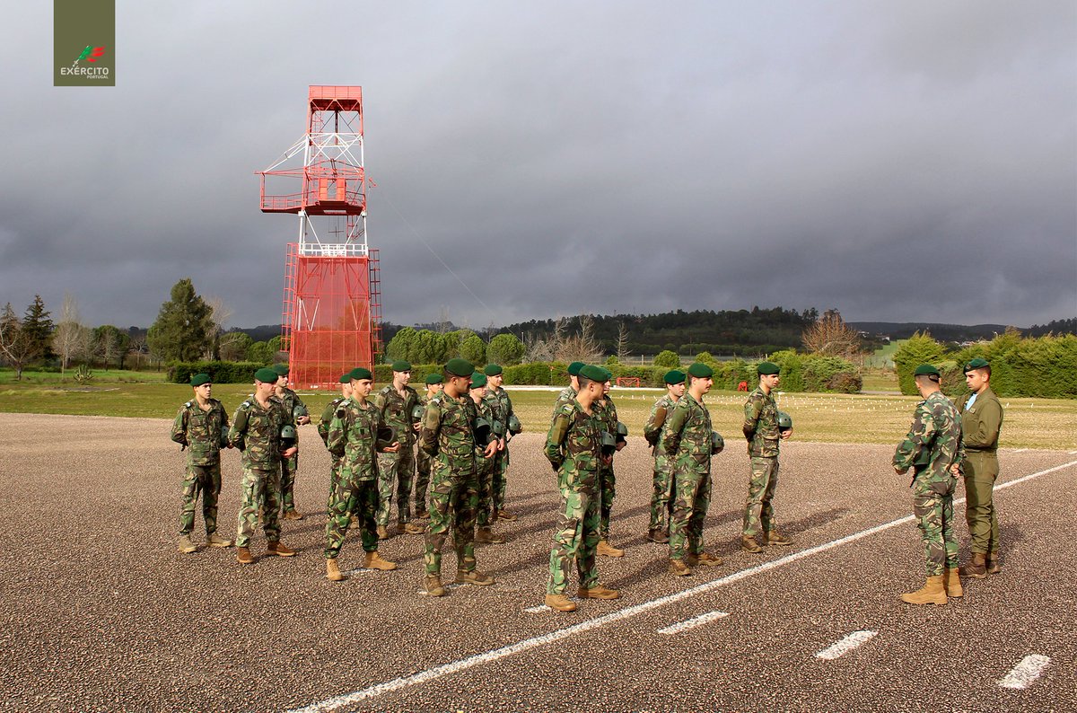 Exercito_pt's tweet photo. 📢 Arrancou o 1.º Curso de Instrutores de Paraquedismo 🇵🇹 de 2024.
O curso prepara os futuros Instrutores para a formação das técnicas do Paraquedismo Militar e para outras componentes Aeroterrestres.
🔗https://t.co/VQRNLAVdZh
#ExércitoPortuguês #RPara #paraquedistas #QNPVSC https://t.co/v79xK2D7ge