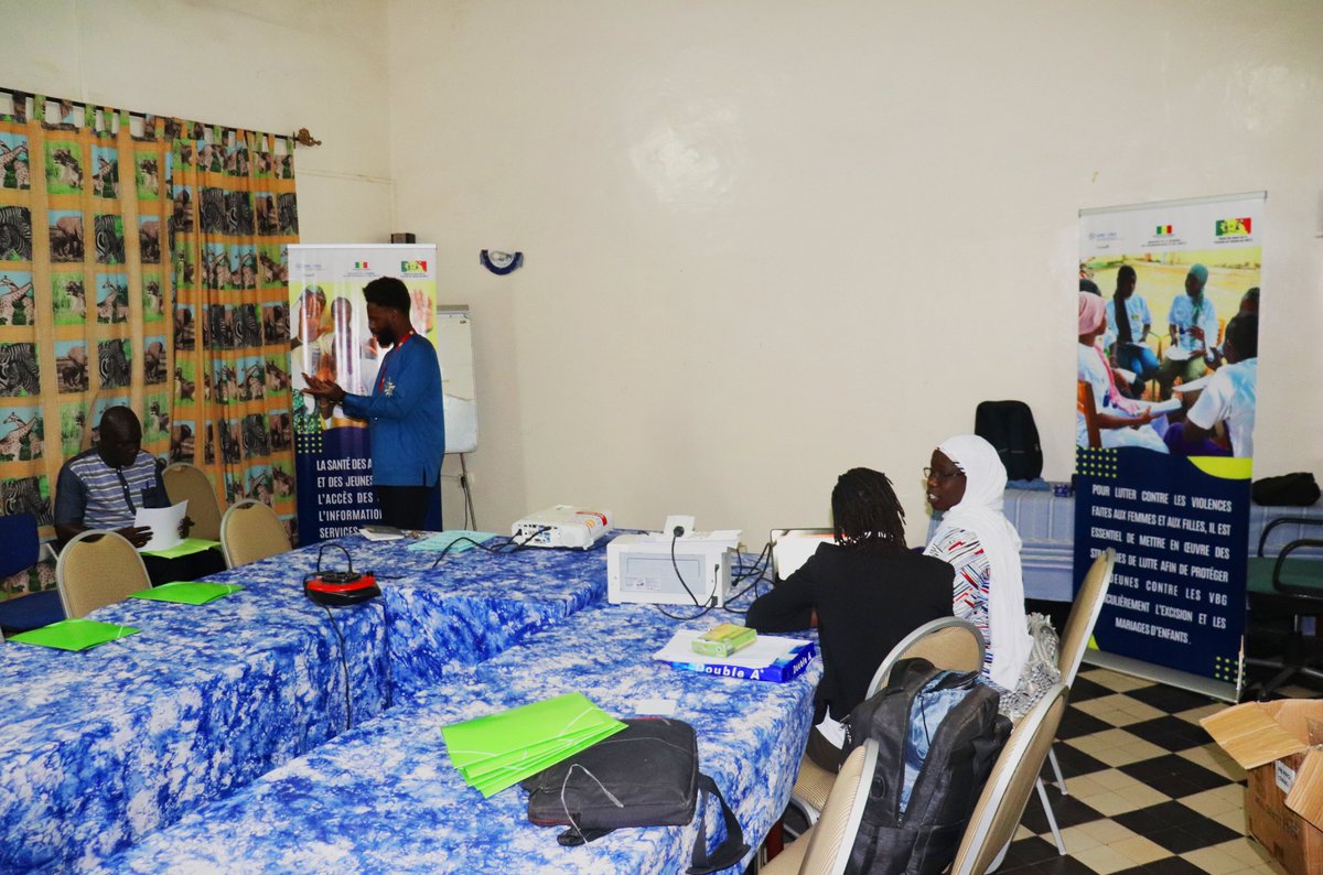 Mise en place et derniers réglages avant le début de la rencontre de Plaidoyer avec les autorités et leaders d'opinion pour la promotion de la santé des adolescent-e-s/jeunes et l'application des lois contre les violence faites aux filles avec le financement de <a href="/IDRC_CRDI/">IDRC | CRDI</a>