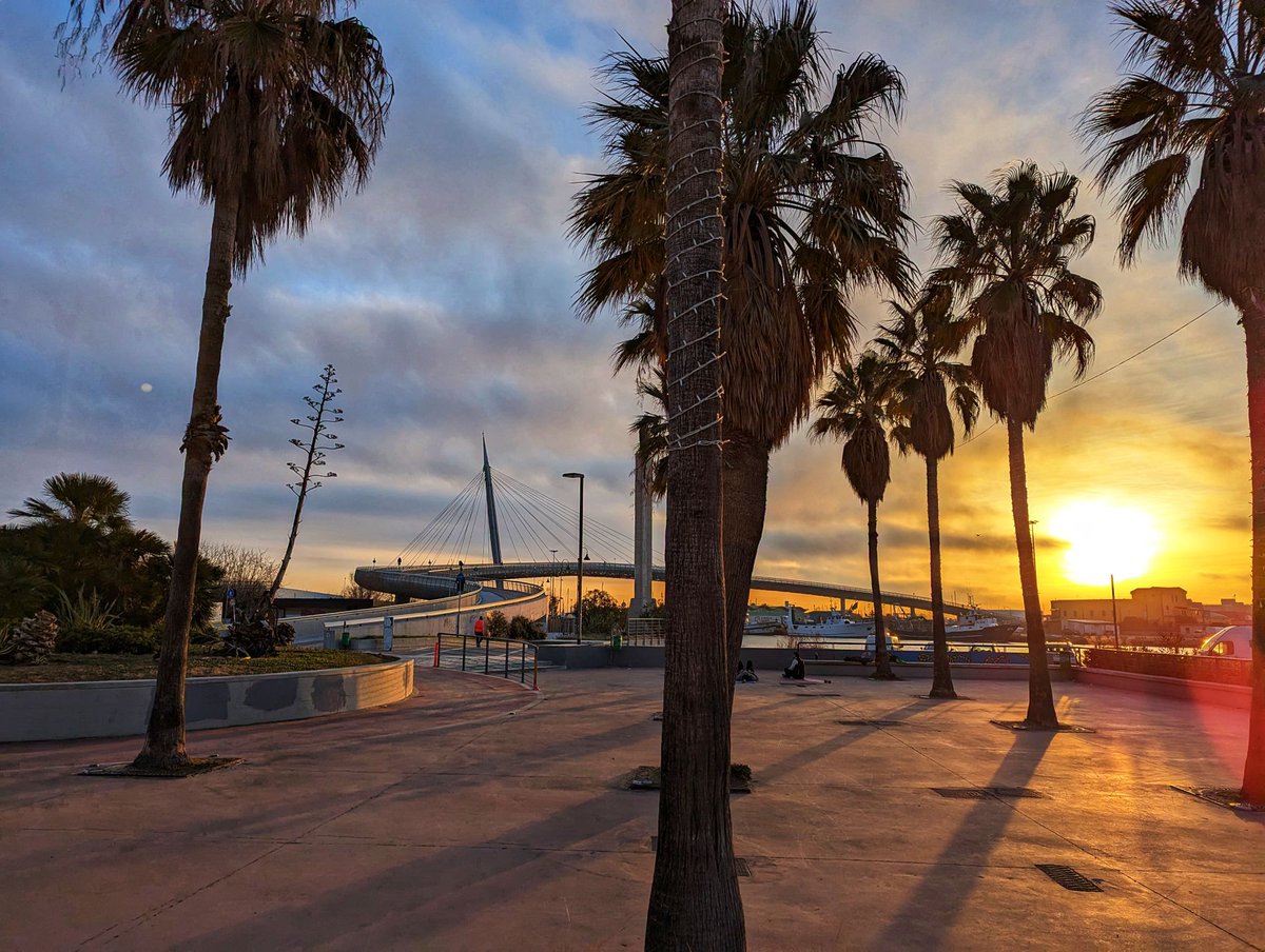 pauloxnet's tweet photo. A great way to start a cold winter day is to walk along the Pescara seafront listening to the latest episode of @ChatDjango hosted by Will and @carltongibson with guest @simonw 🌅
https://t.co/oqDmh2Nx1v
#podcast #django #djangochat #python #psf #datasette #pescara #sunrise #sea https://t.co/BVnDZbLp2C