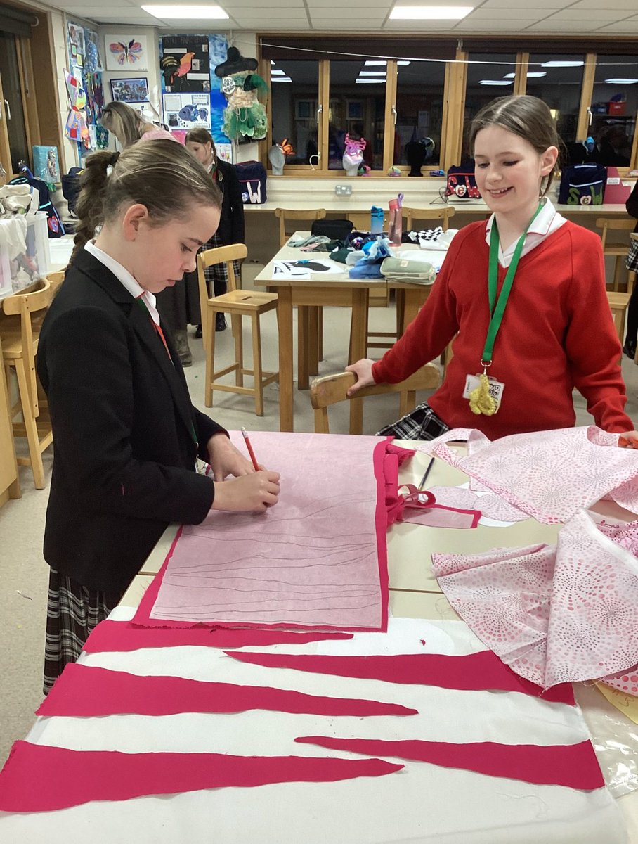 PipersArts's tweet image. Year 7 have made a great start to their mini- quilts in Fashion &amp;amp; Textiles club. #PipersYear7 #PipersSenior