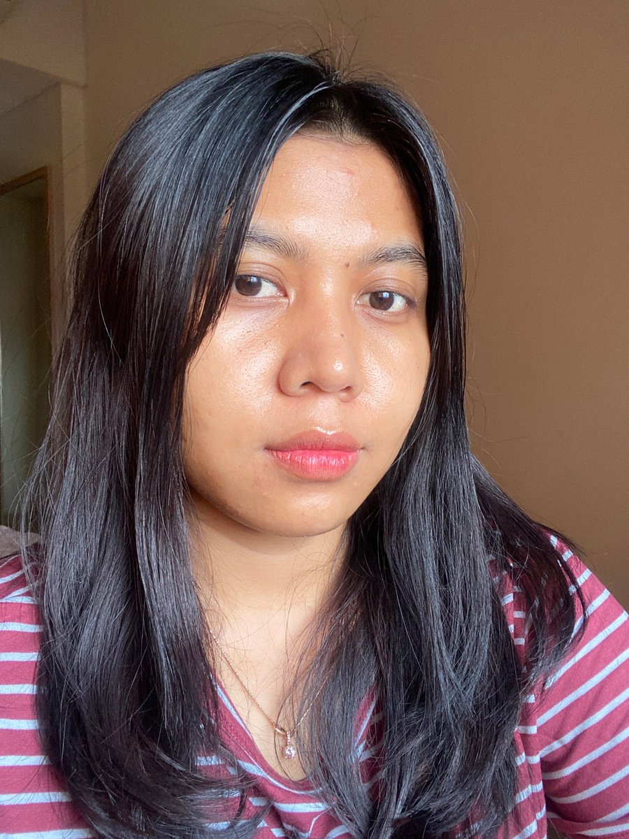 lilactosky's tweet image. sunscreen spray tuh emang membantu banget ya sumpah holygrail!!

reapply sunscreen effortless ga sampe 15menit ga ngegeser makeup dan paling suka ini bisa banget buat skinprep malah bikin nempel makeupnya dan cuma 60k😍