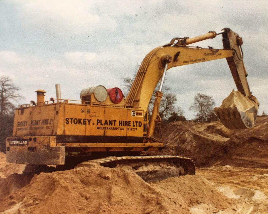 FinningNews's tweet photo. Another Stokey Plant Hire photo for today’s #ThrowbackThursday This is one of their Cat® 245 excavators working the M25 back in 1981.

#tbt #Togetherforgenerations #caterpillar #cat245 #excavator https://t.co/pDu0Pr1A7F