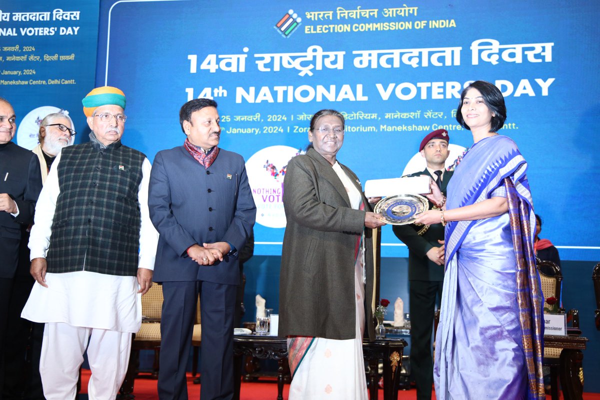 ECISVEEP's tweet image. #Award for Govt. Department/Agency for ELECTION MANAGEMENT (EXPENDITURE) toMs. C. Shikha, Commissioner of Commercial Taxes, #Karnataka for innovative strategies like
e-ARM Cell, enabling enhanced seizure, during Karnataka #elections2023

#NVD2024 #ECI #IVote4Sure #Election2024