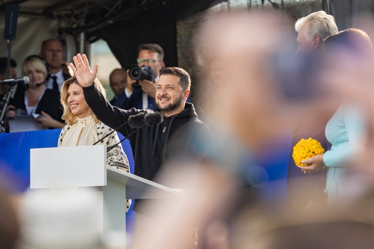 Both are full of inspiration, determination and courage! Happy 701st birthday, Vilnius! Happy birthday, President <a href="/ZelenskyyUa/">Volodymyr Zelenskyy / Володимир Зеленський</a>!🎂
Vilnius and its people support Ukraine's fight for freedom and the goal of becoming a NATO member. May all of our futures be bright and victorious!🇺🇦