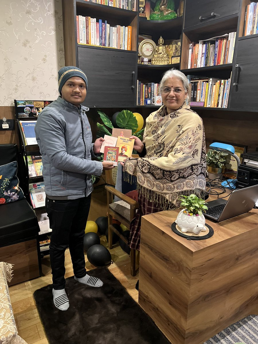 #ISS2023
#YouthOfIndia
#India2047
Delighted to bless my student Ankit Yadav, freshly selected for ISS with SrimadBhagvadGita and messages of Swami Vivekananda :Serve the humanity with all your capacity 💐🕉️