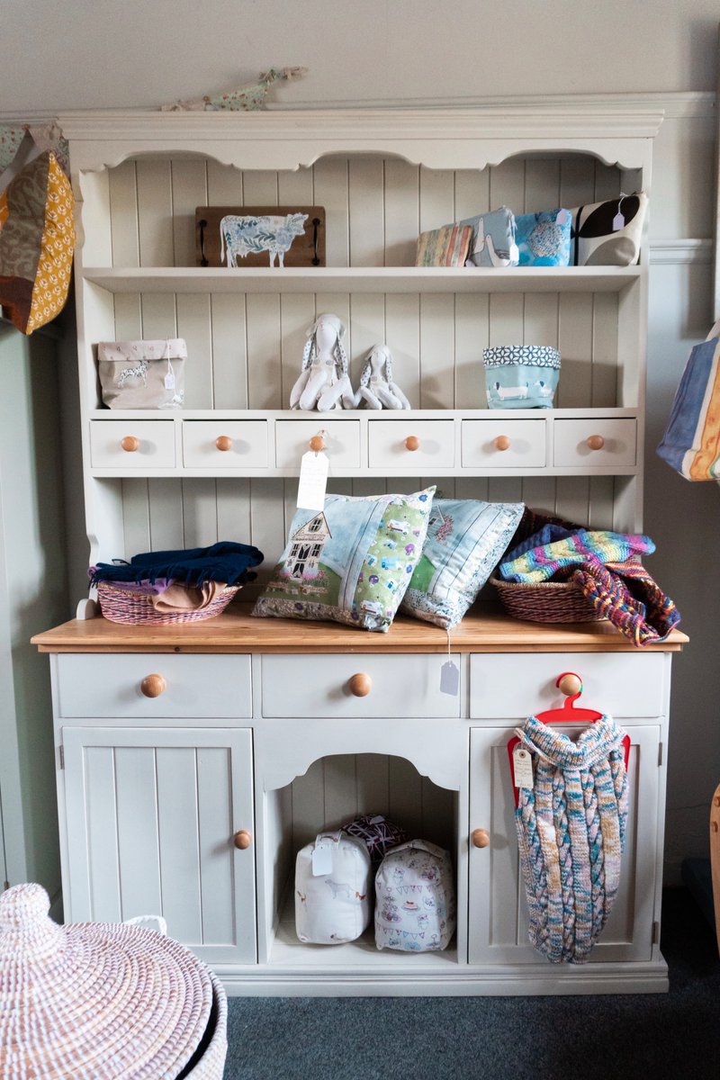 NEW ARRIVALS! 🎉

This gorgeous Vintage Pine Dresser is just one of many unique items that have come through our showroom doors recently. Come and visit us to discover our latest range.

earshamhomefurnishings.co.uk/product-page/v…

#Vintage #Suffolk #Norfolk