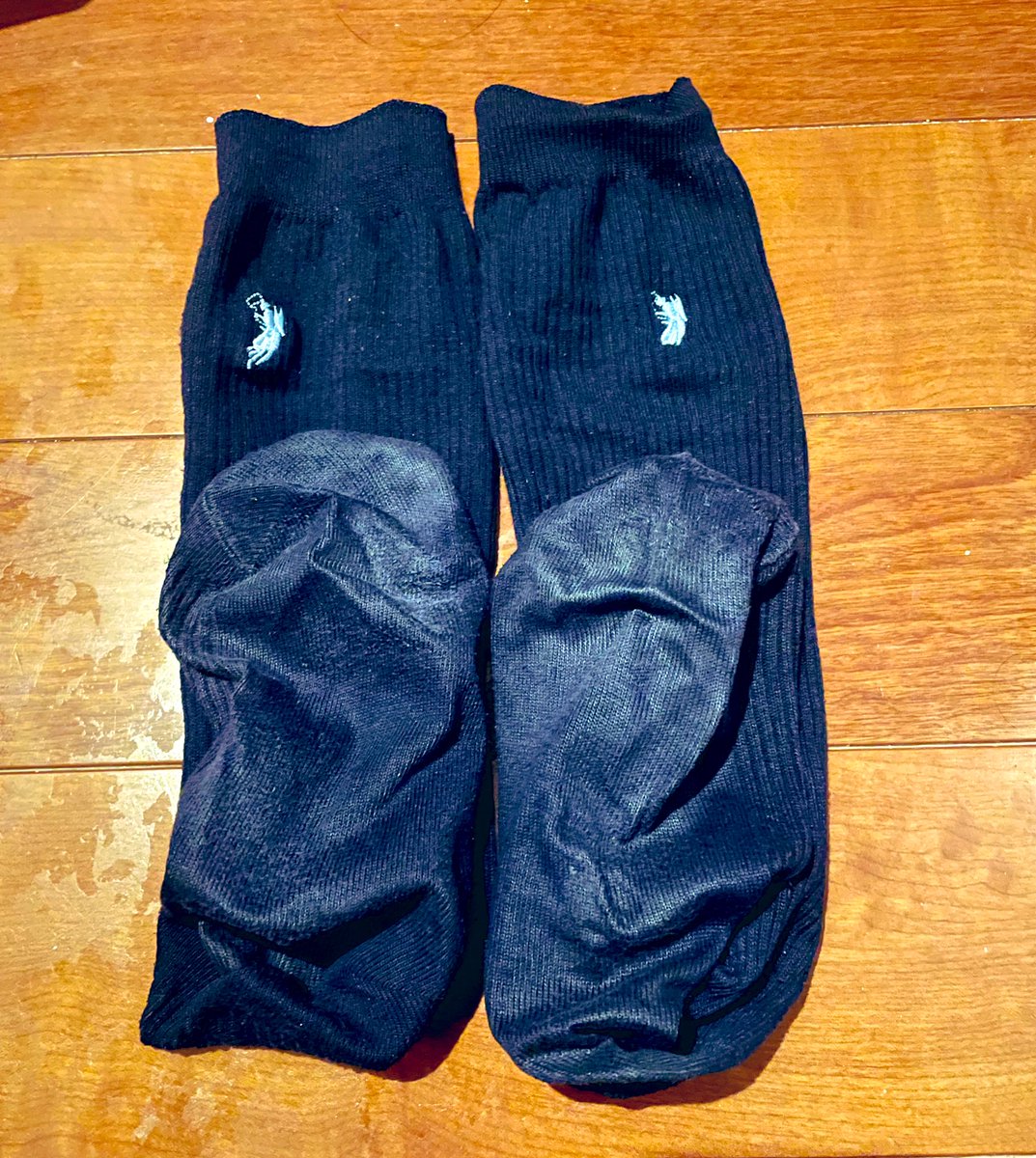 maaaakoaaaa's tweet photo. 居酒屋のバイト先の店長は私が着替え終わった後必ず更衣室に物を取りに行く

いつも行くから気になって店長が戻った後更衣室に忘れ物した〜って言って戻ってみると靴の位置がズレてる

もしや店長嗅いでる???🤔笑
絶対私の足臭いのバレてますよね？
嗅いでますか？なんて言えない笑 https://t.co/6JBuZZcKNw