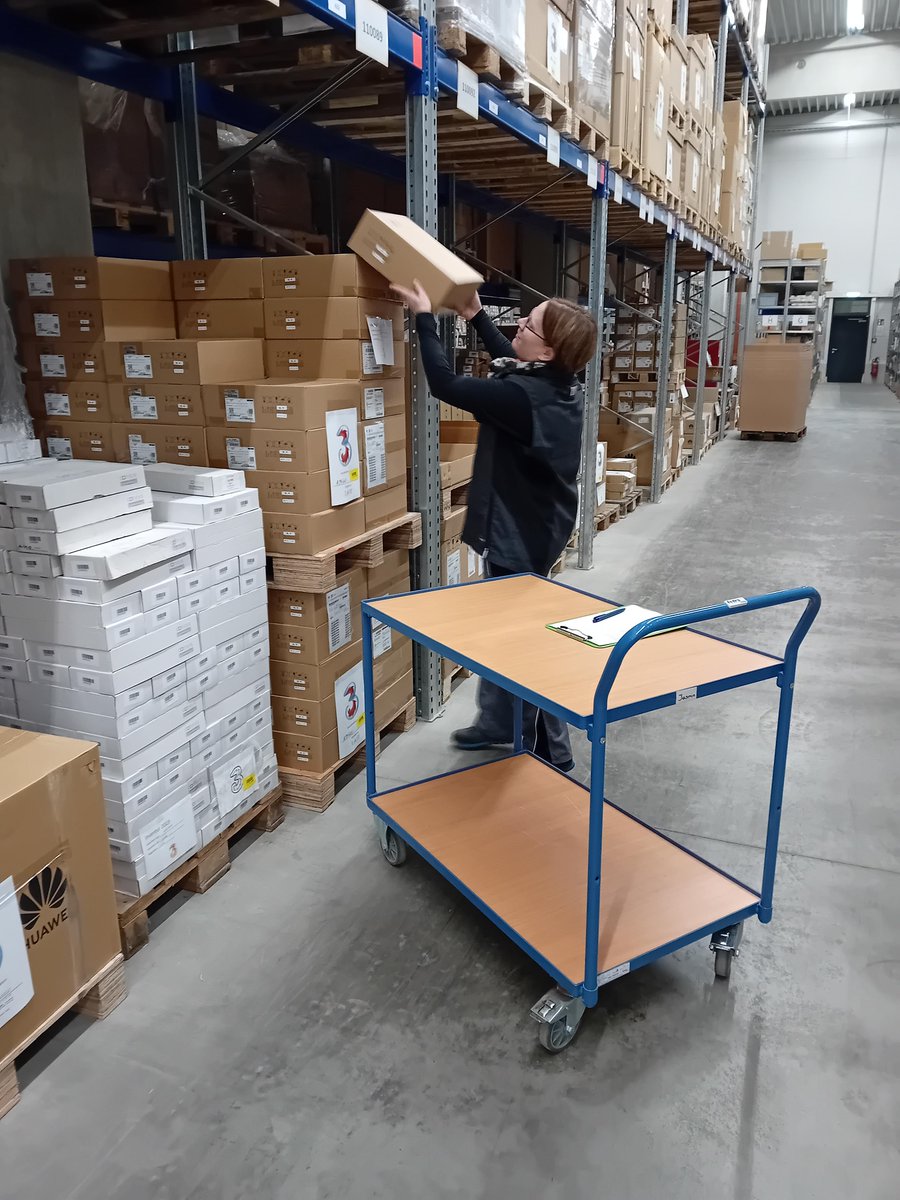 ManuelaVollmann's tweet photo. LIEBE AUF DEN 2. BLICK: Mit Mitte 30 wagte Jasmin Mock einen beruflichen Neustart und eroberte die Welt der Betriebslogistik! 🌐📦 Mehr im aktuellen Blog-Artikel: https://t.co/F9TlPtxnDx
Foto: Kelog Logistik
#equalityfastforward https://t.co/i2Ke4wgqbK