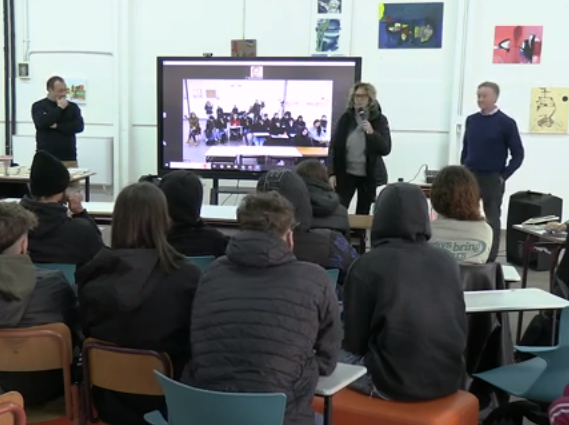 Con il progetto "100 libri all'anno" arricchiamo le biblioteche degli istituti elbani con oltre 100 volumi, in parte scelti dalle scuole e in parte da noi. 
Quest'anno il tema è l'educazione finanziaria, in collaborazione con <a href="/feduf_/">FEduF</a>.
Video del progetto: 
youtube.com/watch?v=0sZrF4…