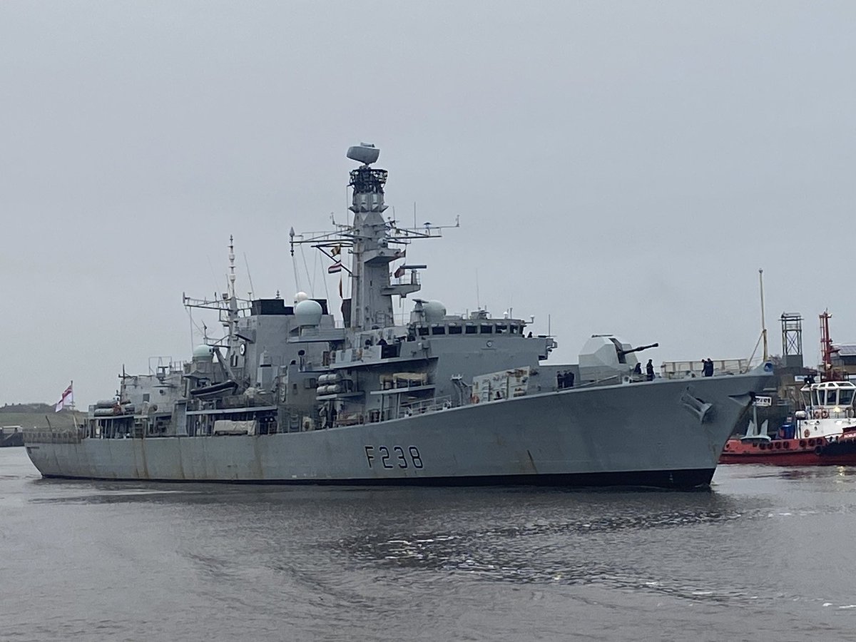 HMS Northumberland @HMSNORT entering the Tyne this morning escorted by @TynemouthRNLI 
#Tyne #RiverTyne