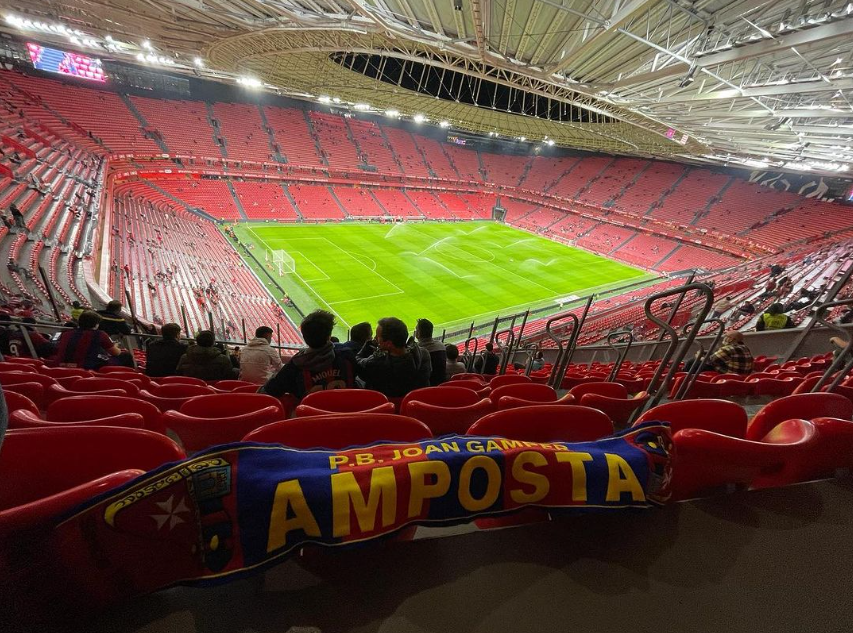 ConfePenyesFCB's tweet photo. @BIZKABARCA @NOSTRAENSENYA 💪 Les penyes van tornar a demostrar la seva força en un desplaçament massiu, animant fins l'últim sospir.
🚌 Des de diferents punts del territori, es van donar cita a San Mamés.

🔵🔴 #FemBarçaFemPenya #ForçaBarça https://t.co/ciQ0VLhEfM
