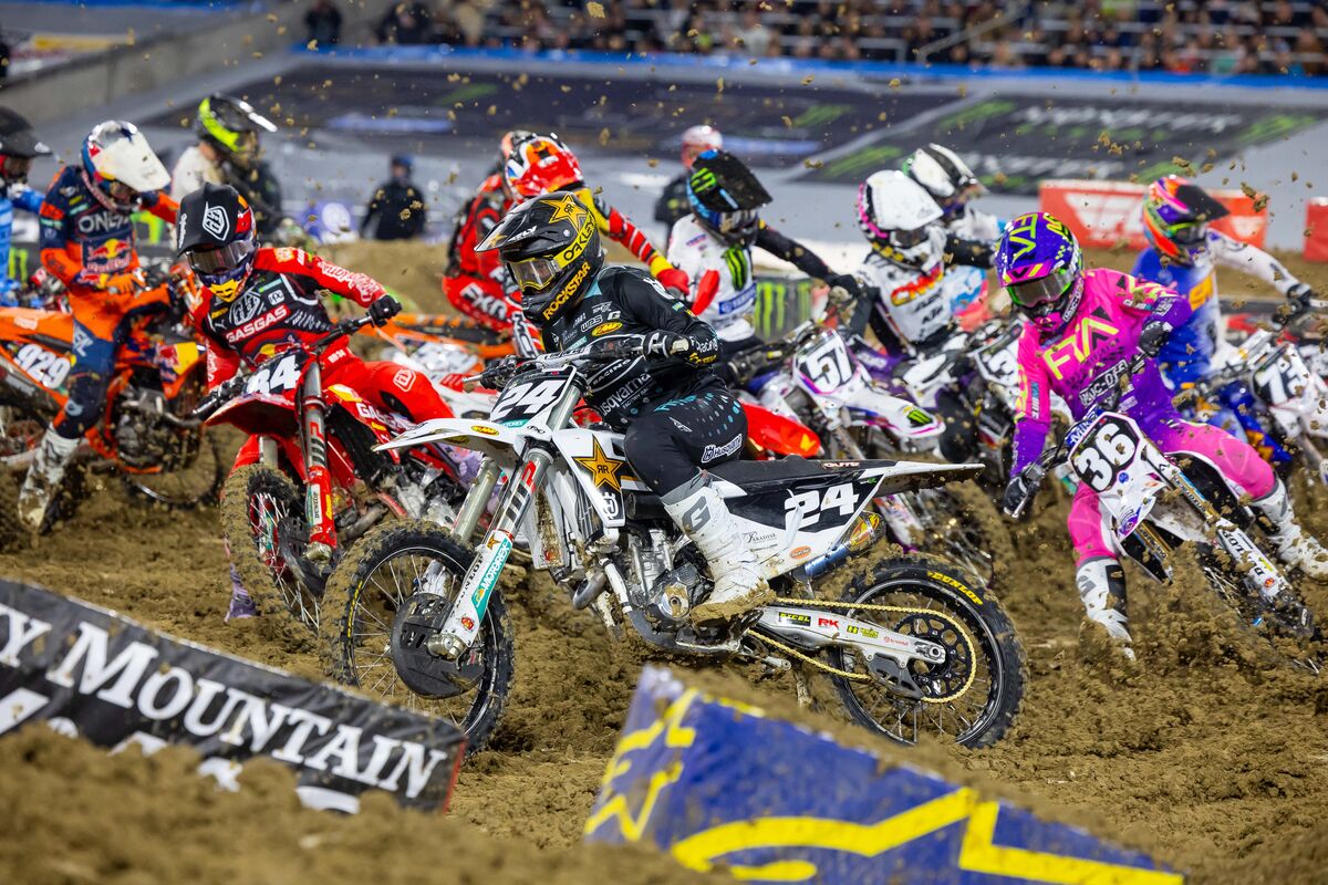 LiveMXOnline's tweet photo. SX Poll: Have your say on who you think will take the 450 and 250 overall at round 4 this Saturday ๐
https://t.co/Os4bTy8pL4
#SX #SXLive #Supercross #SupercrossLive #AMASupercross #SuperMotocross #Dirtbikes #LiveMotocross https://t.co/vdMMnrsATf