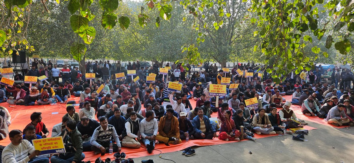 union_of_people's tweet photo. UPSRLM मिशन कर्मी दो माह से अपनी मांगों की पूर्ति हेतु इको गार्डन लखनऊ में बैठे है 
@aajtak @ABPNews @myogiadityanath @kpmaurya1 @narendramodi @PMOIndia @UpRuralDev @UPGovt @MoRD_GoI @apcuttarpradesh @WorldBankIndia
@UPSRLM_UNION
@India_NHRC
#UPSRLM_EMPLOYEE_HARASSMENT https://t.co/3aFiDmmPUT
