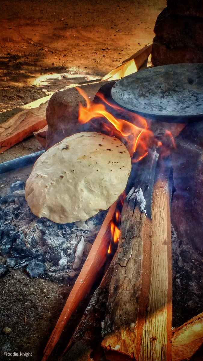 Harshad_DEC's tweet photo. 'Bhakri', cooked in the most authentic way! 
Served with a dollop of fresh white butter, Zunka (spicy Chickpea flour gravy), red onion &amp; green chilli thecha.
#Foodies 
#foodlover 
#mobilephotography 
#foodie_knight 
#theme_pic_India_foodie 
#clickforIndia https://t.co/9M9HnjI6xS