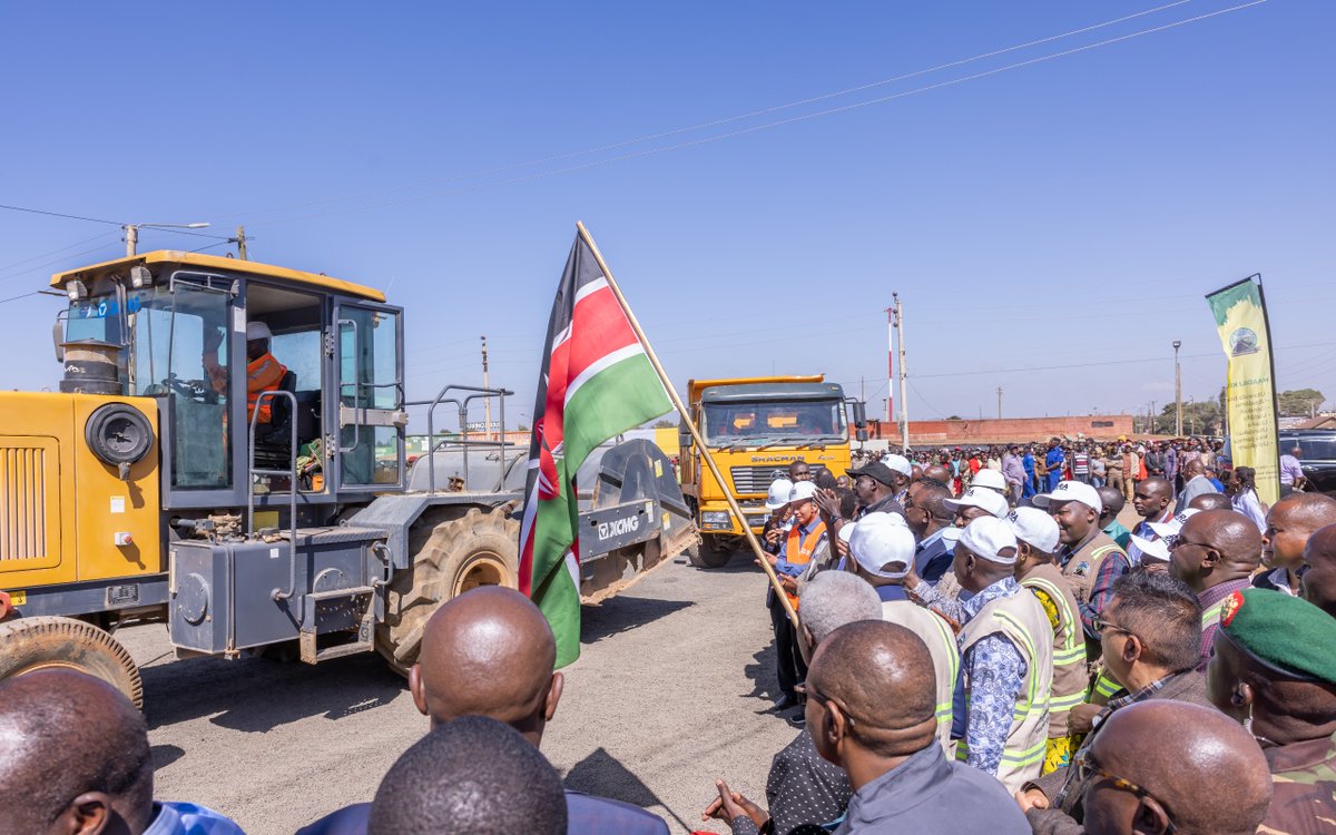SignsTvKenya's tweet photo. President Ruto launches construction of the 43km Kwa Mumero-Kithithina Primary-Mia Moja, Timau- Rugirando-Ngusishi, Makutano-X Lewa-Mbuju- Ngare Ndare roads.
#PresidentWilliamRuto #pascaltokodi #graceekirapa #marriage https://t.co/Zh1OHtLua5