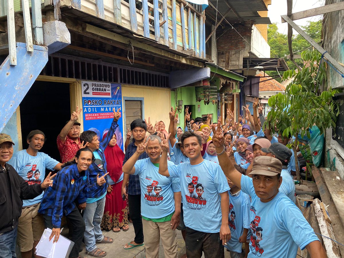 Di gang-gang sempit kota Surabaya kami gerilya. 

Apa kabar kandang banteng?

Satu putaran untuk Prabowo-Gibran!
✊✊✊