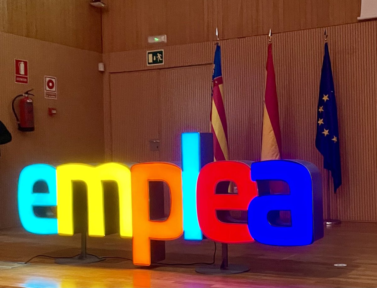 crubiom1's tweet photo. 📣📣Atención estudiantes. Hoy se ha inaugurado el programa #EMPLEA de la @instaupv. Una oportunidad única para empoderarnos y crecer en nuestros roles profesionales. El año pasado nuestras estudiantes de la @eamnupv fueron premiadas. A por nuevos éxitos. #LiderazgoFemenino #UPV https://t.co/nErd1bhq4o