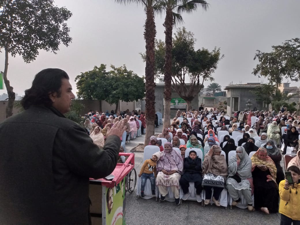 TeamMustafa_NK's tweet photo. اسلام آباد مصطفی نواز کھو کھر یوسی کری شہر حلقہ این اے 47 میں سابق چیرمین نمبردار جمیل ۔سابق وائس چیرمین راشد کیانی کے زیر اہتمام خواتین کی کارنر میٹنگ کا انعقاد.
#NA47 #MustafaNawazKhokhar #Elections2024 https://t.co/90rlTga3b2