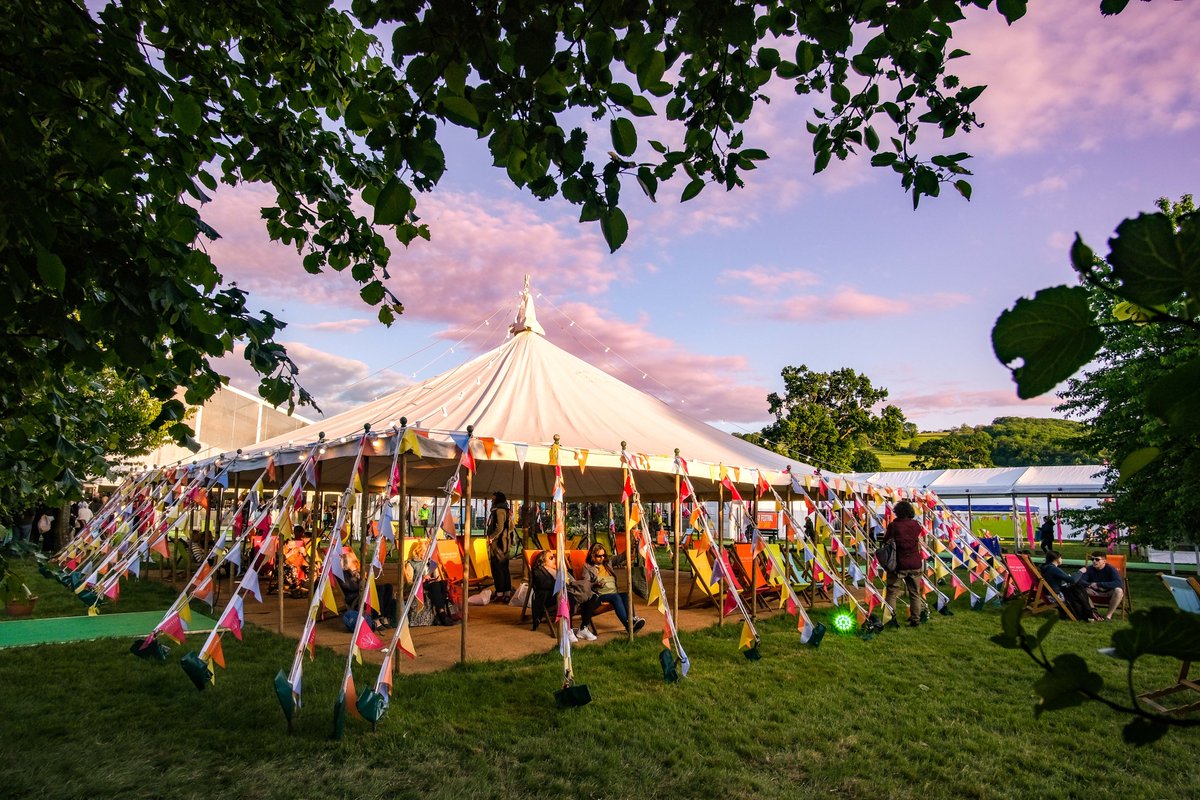 ⭐WRITERS AT WORK 2024⭐ Applications are now OPEN for @hayfestival Writers at Work 2024, the professional development opportunity for Welsh writers! Closing date: 2.00 pm, Tuesday 27 February. literaturewales.org/our-projects/h…