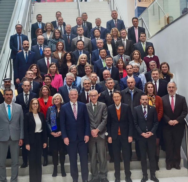 El 23 de enero @ministeriosalud participó como vicepresidente en la reunión Ministerial de Salud de la @OECD, junto a @ChileOECD. En esta reunión, los países adoptaron la declaración de la @OECD para fortalecer la resiliencia de los sistemas de salud: bit.ly/OECD-Health-20….