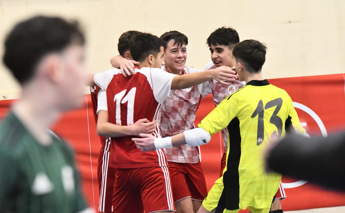 FCyLF's tweet photo. 🔴⚪️ Hoy, las Selecciones @FCyLF #Futsal se desplazan a @RFFM_oficial para disputar mañana los 𝗖𝘂𝗮𝗿𝘁𝗼𝘀 𝗱𝗲 𝗳𝗶𝗻𝗮𝗹 de los Campeonatos de España @FutSalRFEF Cadete y Juvenil 🇪🇸

Sub16/10 horas @ffrm_es @FCyLF
Sub19/18 horas @FCyLF @RFAF 

Toda la ℹ️ y directos 👉https://t.co/vLQOo6fhIm