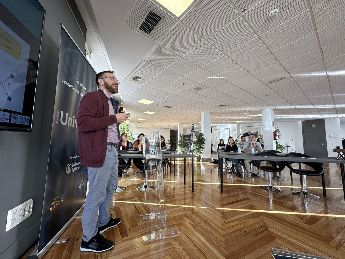 Excelente presentación de <a href="/bielmercadal1/">Biel Mercadal</a> en proyecto <a href="/UniversoFharma/">Universo_Fharma</a> #innovacion #pacientes #InteligenciaArtificial ALGOPROMIA nuevos modelos de atención basada en #tecnología 💫