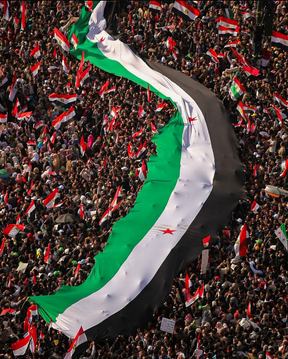 ivarmm's tweet photo. ذكرى 25 يناير، الثورة المصرية
لن أنسى أبداً فترة متابعتي لها بشغف وحب رغم صغر سني، لن أنسى فرحتي وقفزتي مع الوالد بإعلان تنحي مبارك، لن أنسى دعمهم لـ الثورة السورية وحبهم العظيم لـ سوريا وشعبها، أنتم في القلب يا شعب مصر، لكم عودة

من دمشق هنا القاهرة
هنا العلا وهناك المجد والحسب https://t.co/xyyIVtNpnl