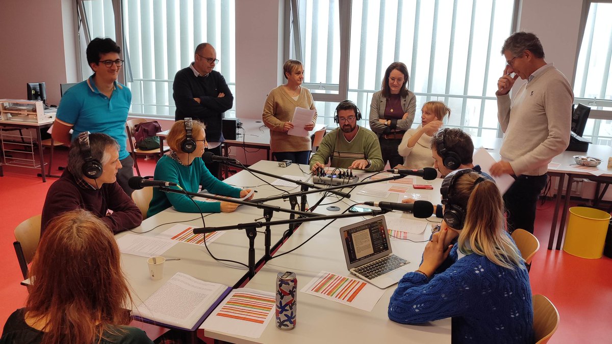 JGorgues's tweet image. Formation #Webradio au collège @LouisaPaulin avec la réalisation d&apos;une émission par une équipe de choc, merci pour ce moment exceptionnel 🤩 Sérieux, pro et drôle
#EduLAB @DaneTlse @actoulouse