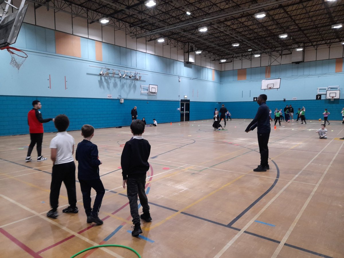 More fun this morning exploring physical literacy with <a href="/UA92MCR/">University Academy 92 (UA92)</a> students and pupils from <a href="/victoriaparkjnr/">Victoria Park Junior School</a> <a href="/GorseHillPE/">GorseHillPrimaryPE</a> <a href="/kingsroadcps/">Kings Road Primary</a>