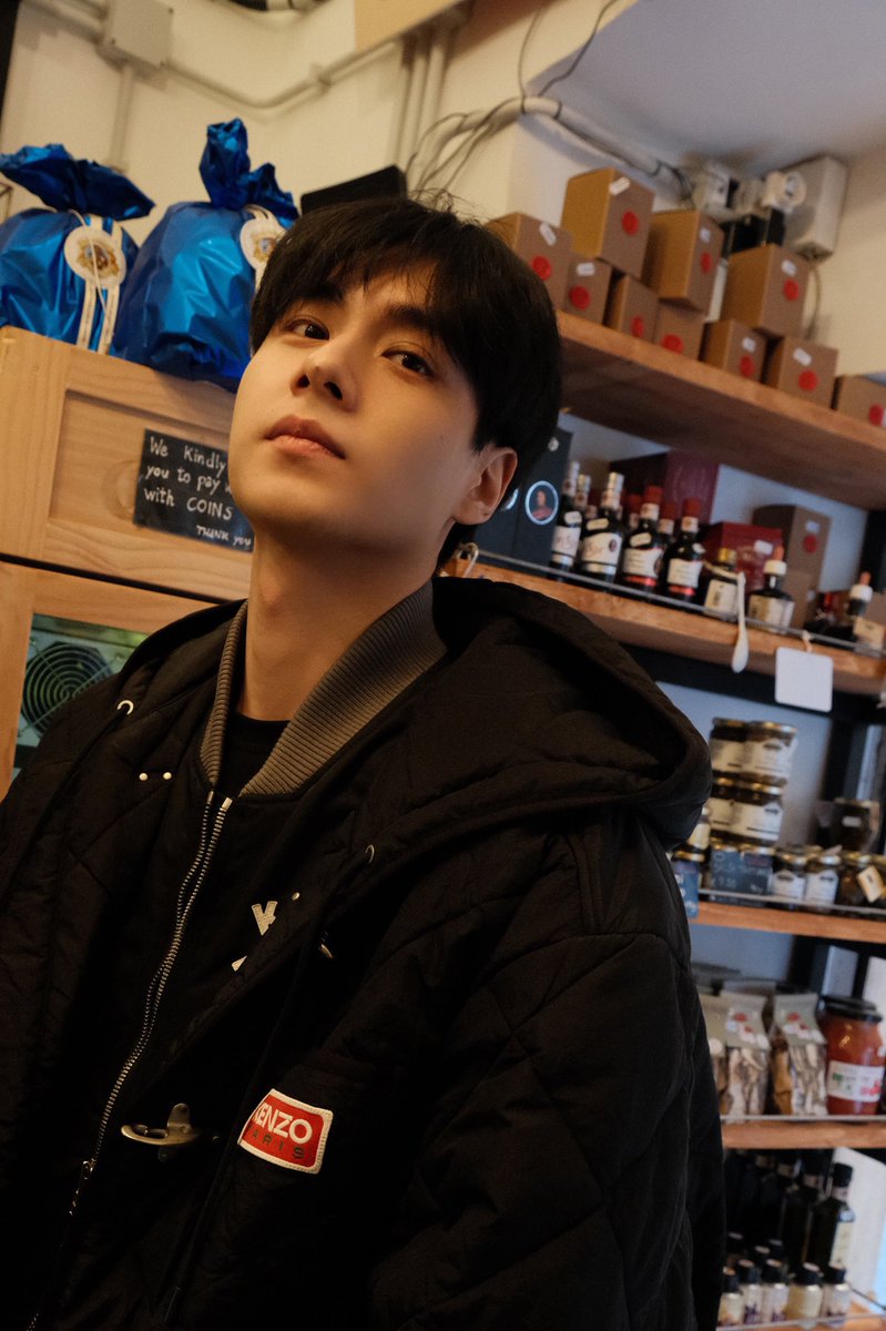 HYTarchive's tweet photo. 240125 胡一天工作室 #HuYitian studio weibo update
📸 Paris
https://t.co/R2jIlDKBBL
#胡一天 #OneDayInParis https://t.co/HWMLkwqWkN