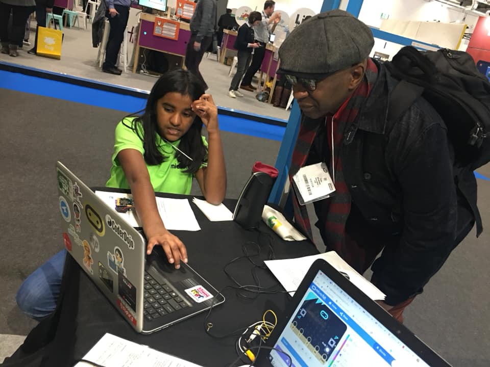 DrPremaLatha_'s tweet image. Inspiring a school teacher what he can do when he goes back to teaching other kids #GoingExponential #Bett2020 @microbit_edu