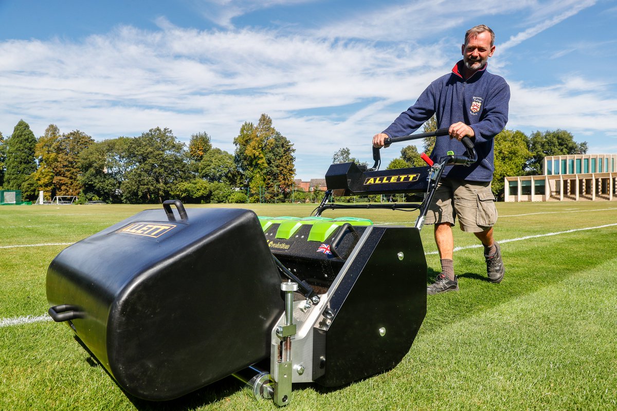 AllettMowers's tweet photo. Worcester College sports pitches #batterymower #allettmowers https://t.co/0kNE6nx2BB