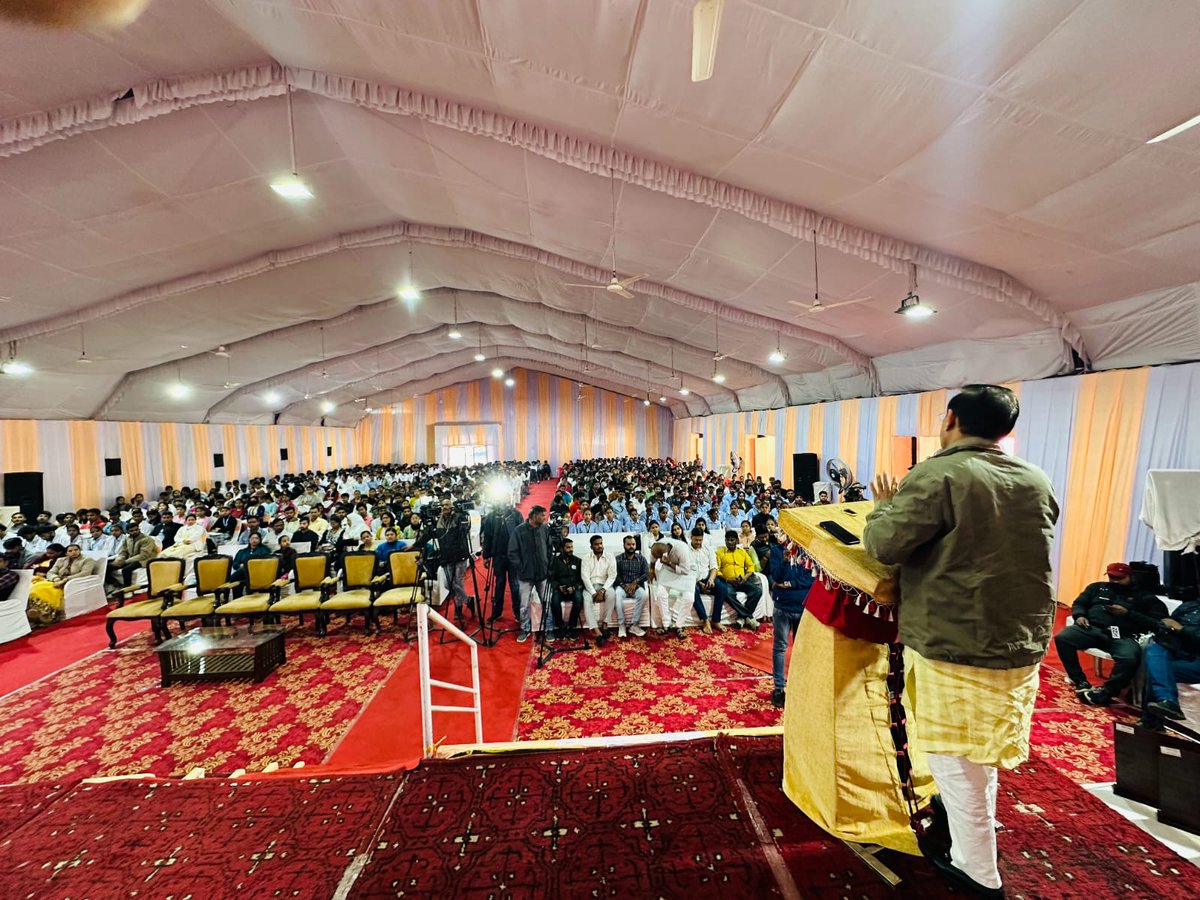 MPBJYM's tweet photo. हिंदी भवन, भोपाल में भारतीय जनता युवा मोर्चा द्वारा आयोजित 'नमो नवमतदाता सम्मेलन' में माननीय प्रदेश अध्यक्ष श्री @vdsharmabjp  जी ने सम्बोधित कर  नव मतदाताओं के साथ प्रधानमंत्री श्री @narendramodi जी एवं भाजपा राष्ट्रीय अध्यक्ष श्री @JPNadda जी के संबोधन को वर्चुअली सुना।
 Jamwal https://t.co/kVj77u0Gg0