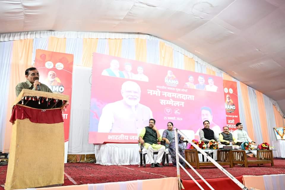 MPBJYM's tweet photo. हिंदी भवन, भोपाल में भारतीय जनता युवा मोर्चा द्वारा आयोजित 'नमो नवमतदाता सम्मेलन' में माननीय प्रदेश अध्यक्ष श्री @vdsharmabjp  जी ने सम्बोधित कर  नव मतदाताओं के साथ प्रधानमंत्री श्री @narendramodi जी एवं भाजपा राष्ट्रीय अध्यक्ष श्री @JPNadda जी के संबोधन को वर्चुअली सुना।
 Jamwal https://t.co/kVj77u0Gg0