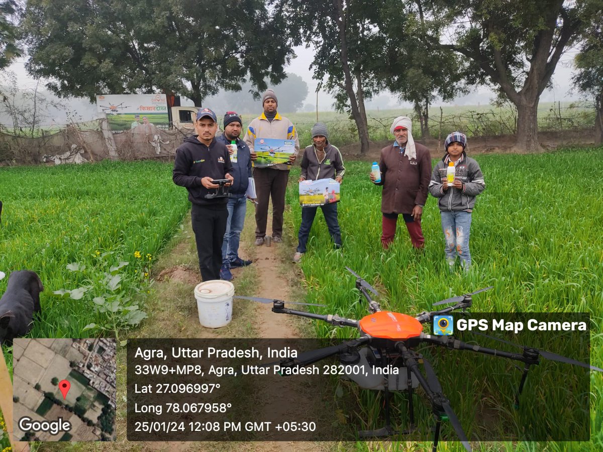 IFFCO_UP's tweet photo. #ViksitBharatSankalpYatra के दौरान ड्रोन द्वारा जनपदआगरा के बरौली अहीर  ब्लाक के अलग-अलग ग्राम पंचायतों में ड्रोन से नैनो डीएपी,नैनो यूरिया एवं सागरिका का निःशुल्क स्प्रे #IFFCO द्वारा कराया जा रहा है l
@drusawasthi
@iffcoyogendra
@fertmin_india
@PIB_India
@abhimanyuiffco https://t.co/IELzsHVGfd