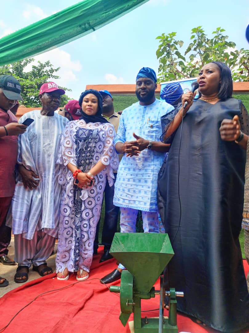 AktVoice's tweet photo. The Speaker of Oyo State House of Assembly; @Adebo_ogund commends Hon. AKT for this AKT-SSP initiatives. He said, this is first of it's kind among the house members of the 10th Assembly. He prayer for Hon. AKT that, this is the beginning and it will be the smallest he will do. https://t.co/vVUoOjFjsj