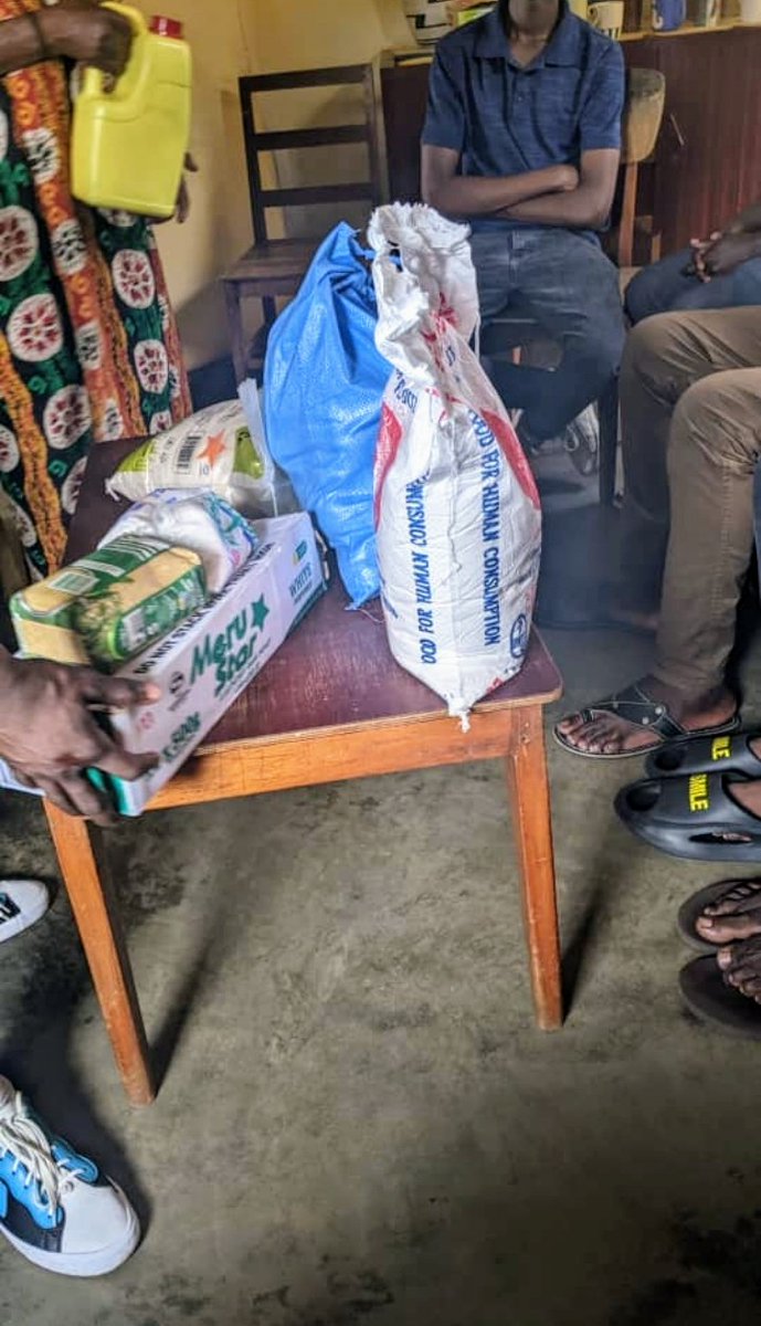 RYVCP_CST's tweet image. None 25/01/2024. RYVCP/UR_CST Nyarugenge campus @urcst rwasuye umuryango warokotse jenocide yakorewe abatutsi 1994, utuye mu mudugudu w'UMURAVA akagari ka Agatare umurenge wa Nyarugenge. Bamuhaye ibiribwa bitandukanye n'ibikoresho by'isuku. @CityofKigali @NyarugengeV @Nyarugenge