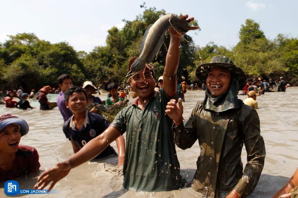 MechDara1's tweet image. fish catching festival in Siem Reap