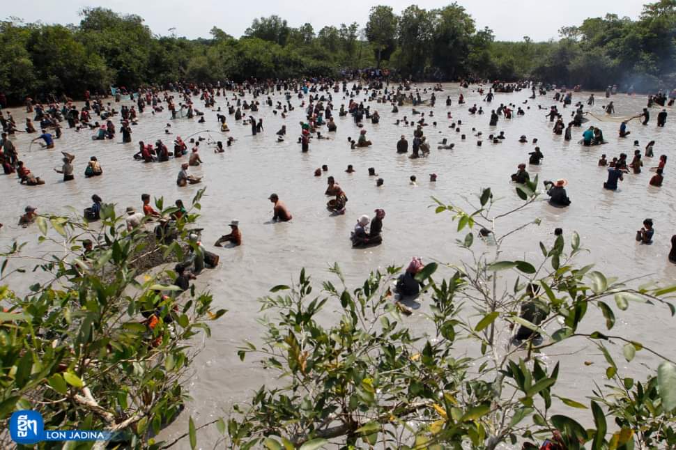 MechDara1's tweet image. fish catching festival in Siem Reap