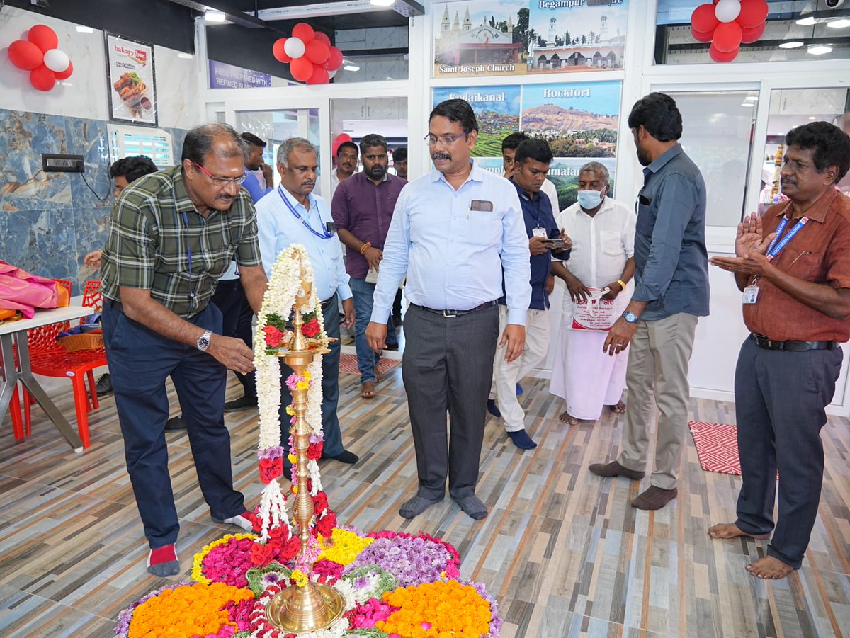 IRCTCofficial's tweet photo. Aimed at enhancing passenger convenience, the IRCTC Food Plaza Unit at Dindigul Railway Station has been inaugurated today on 25th January 2024. Travelers can now savor delightful meals on the go, making their journeys even more enjoyable. https://t.co/CXls3ByPvS