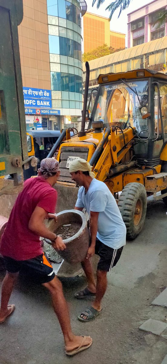 chitru2311's tweet photo. Deep clean drive by @mybmcWardRS  in Ashoknagar, Kandivali East in presence of DMC Kapse madam, ACrsouth Rathod Sir,AESWM Manjrekar  , Sanap ,Mansi Dhuri ,MrSayyad ,Pashte Mam . 
Really appreciable👌👌 https://t.co/cRTseBY0oa
