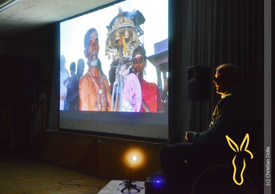 Einige von euch wissen, dass ich mal für das #Bollywood-Magazin <a href="/ISHQde/">ISHQ</a> geschrieben habe. Das war die Zeit, in der ich erstmals einen  Diavortrag von Andreas Pröve erleben durfte. Seitdem beeindruckt mich dieser Mann, der #Indien im #Rollstuhl durchquerte.
eseltreiber.de/gehe/produkte/…