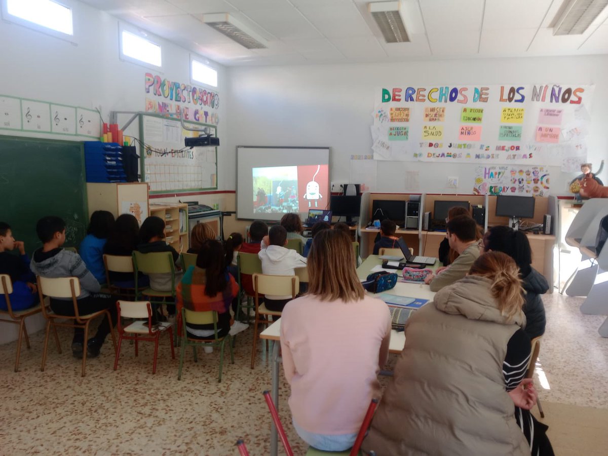 aeioLuz's tweet photo. #projecte5050 a Alcublas. 3r any consecutiu! Cap a una escola quasi 100% eficient 💚😃 https://t.co/sLh3kgeSLP