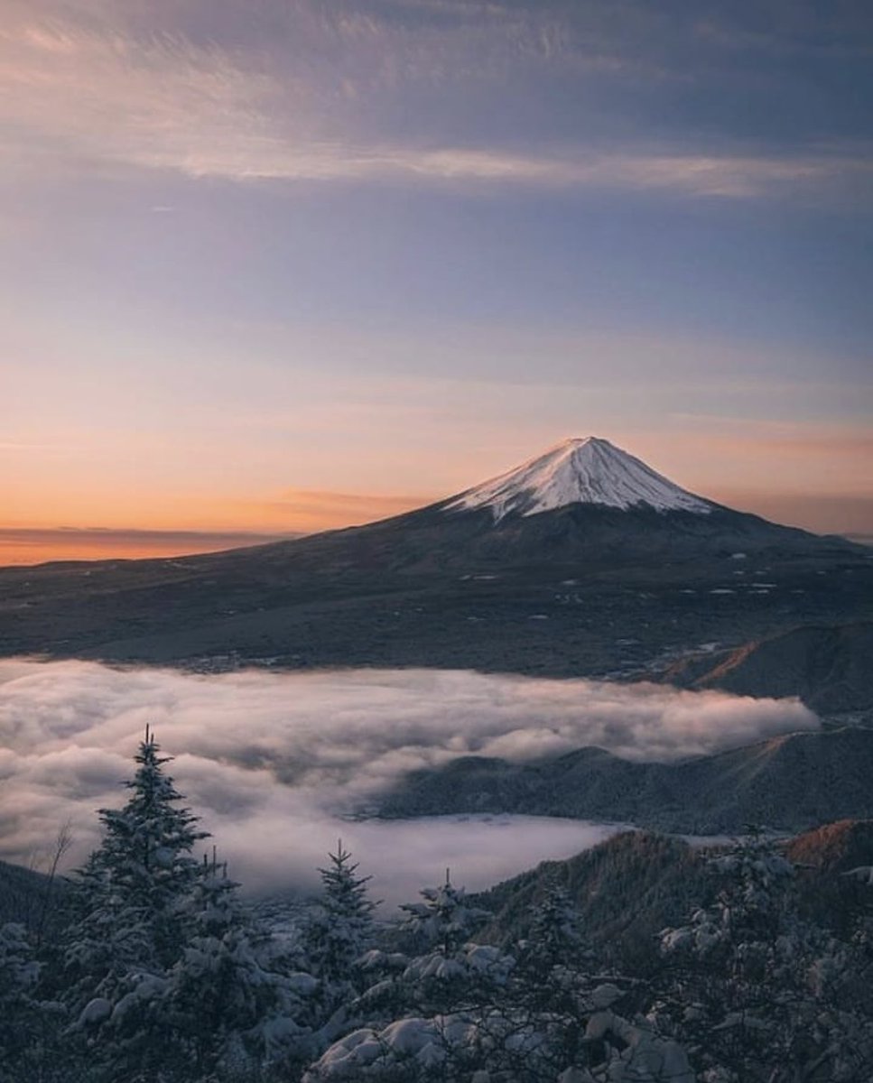 earthcurated's tweet photo. Yamanashi Prefecture, Japan ✨ https://t.co/K6939b2zGb