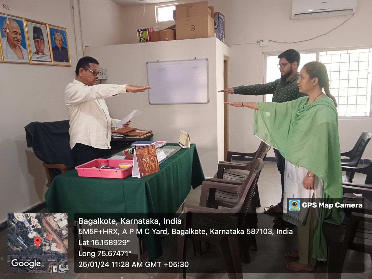 ಇಂದು ದಿ:25-01-2024 ರಂದು ಬಾಗಲಕೋಟೆ ಜಿಲ್ಲೆಯ ಕರ್ನಾಟಕ ಅಲ್ಪಸಂಖ್ಯಾತರ ಅಭಿವೃದ್ಧಿ ನಿಗಮದ ಕಚೇರಿಯಲ್ಲಿ ಜಿಲ್ಲಾ ವ್ಯವಸ್ಥಾಪಕರು ಹಾಗೂ ಸಿಬ್ಬಂದಿಗಳು ರಾಷ್ಟ್ರೀಯ ಚುನಾವಣೆ ದಿನಾಚರಣೆ ಅಂಗವಾಗಿ ಪ್ರತಿಜ್ಞೆ ಮಾಡಿದ ಕ್ಷಣ. <a href="/DOMGOK/">Department of Minority Welfare, Govt of Karnataka</a> <a href="/ShivanandP14/">DO,Minority,Bagalkote</a> <a href="/KMDCHO/">KMDC</a> #NVD2024